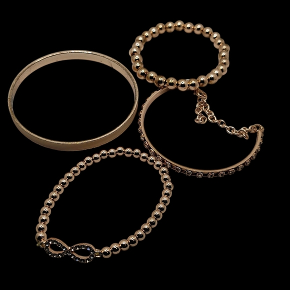 Elegant Gold Bracelet Set - Picture 1 of 12